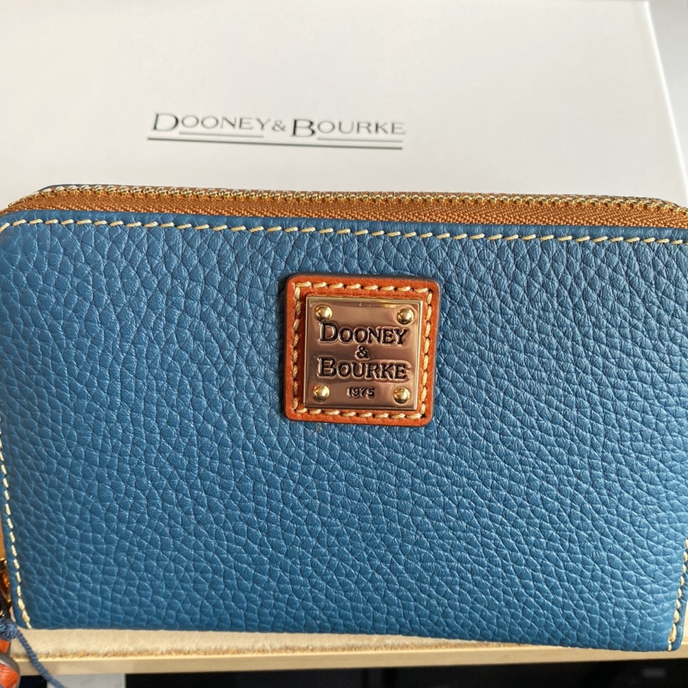 NWT- Dooney & Bourke Pebble Leather Medium Zip Around Wallet, Jeans - Picture 6 of 9